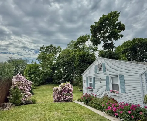 3-Bed 19thC Cottage 9minutes from  Misquamicut Beach - Wifi