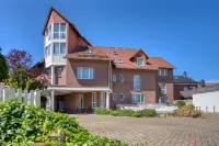 Hotel Am Braunen Hirsch Hotel dekat Bomann Museum