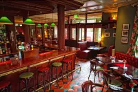 Step House Hotel - bar