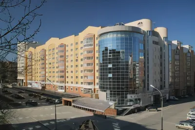 Визави Отели рядом с достопримечательностью «Зал Здоровья Центрального Стадиона»