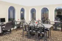 Super 8 by Wyndham Morton Grove/Chicago Hotels in Skokie