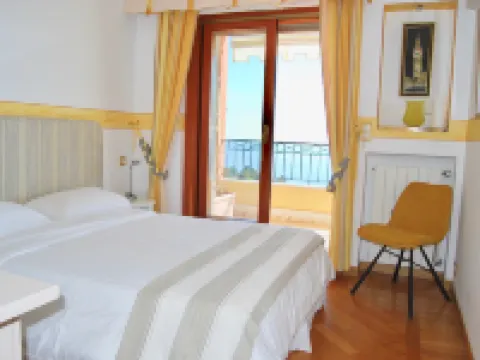 Stunning Penthouse with Panoramic Views of EZE Village and the French Riviera Hoteles en Èze