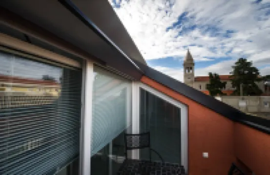 No5 Town-View Attic Studio