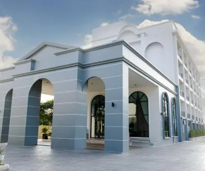 Le Lert Hotel Ratchaburi Hotels near Ratchaburi Hospital