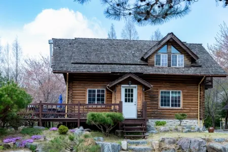 Goesan Songnisan Tongnamu Pension Отели рядом с достопримечательностью «Shinpoong Hanji Maeul»