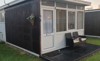 Lovely Relaxing Two Bedroom Holiday Chalet