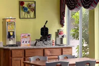 Baymont by Wyndham North Dartmouth / Fall River - breakfast