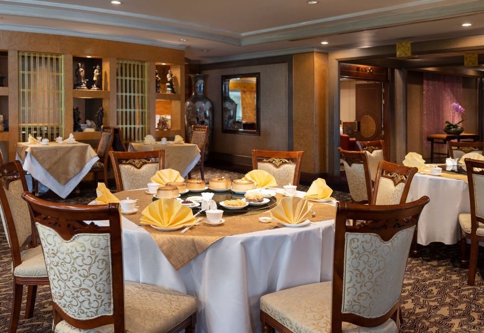 5. 더 에메랄드 호..