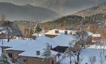 Suitetrails - Poonch House