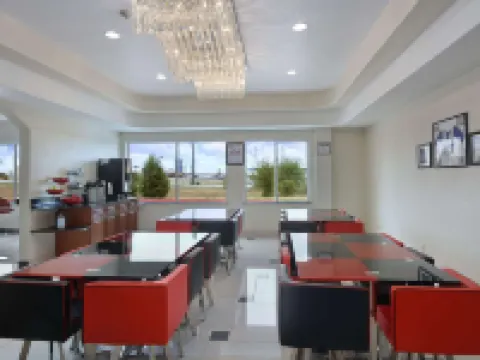 Ramada by Wyndham South Waco Hotels in Hewitt