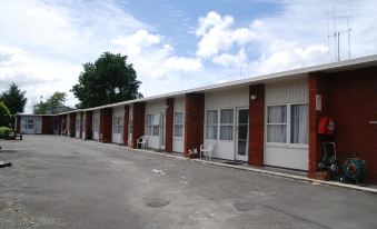 Manhattan Lodge Motel