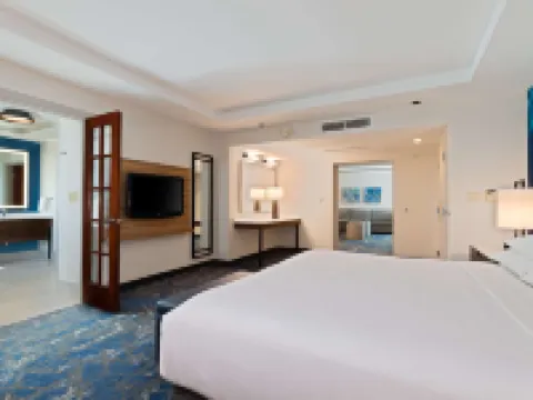 เอ็มบาสซีสวีทส์ บายฮิลตัน แทมปา USF ใกล้บุชการ์เด้นส์ โรงแรมในแทมปา