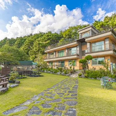 Gangneung Scent of Earth & Pine Hotels near Gangneug Oval