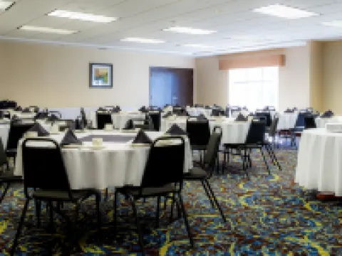 Holiday Inn Express & Suites EDMONTON-INTERNATIONAL AIRPORT by IHG Hoteles en Nisku