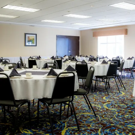 Holiday Inn Express & Suites EDMONTON-INTERNATIONAL AIRPORT by IHG