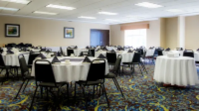 Holiday Inn Express & Suites EDMONTON-INTERNATIONAL AIRPORT by IHG