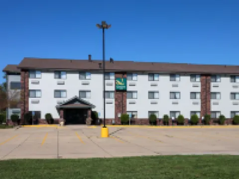 Quality Inn & Suites Bloomington I-55 and I-74