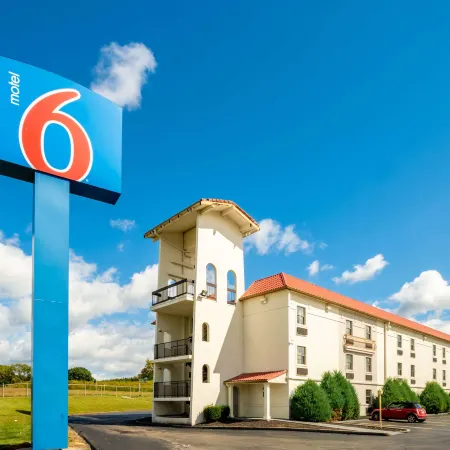 Motel 6 Hazelwood, MO