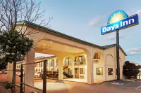 Days Inn by Wyndham Espanola Hotels in Española