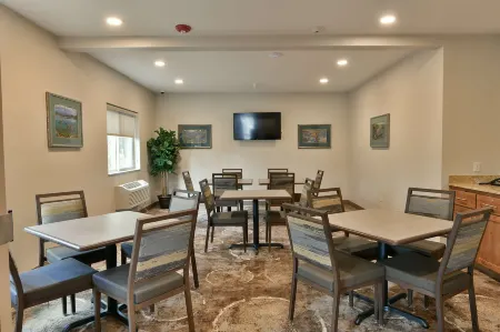 GrandStay Hotel & Suites