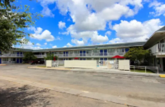 Motel 6 Kingsville, TX