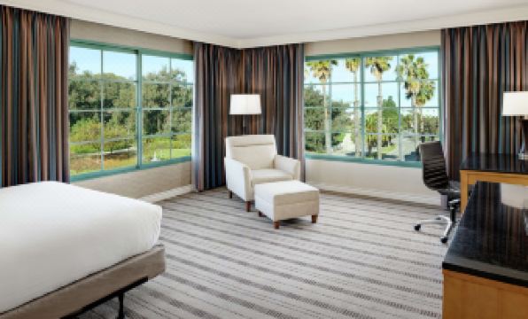 DoubleTree by Hilton San Pedro - Port of Los Angeles