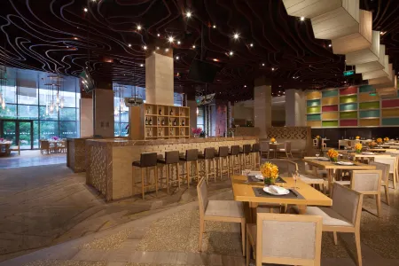 Holiday Inn Beijing Shijingshan Parkview Отели рядом с достопримечательностью «Temple of the Sleeping Buddha (Wofosi)»