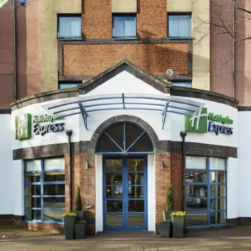 Holiday Inn Express 貝爾法斯特市 - 皇后季 泰坦尼克號紀念館附近的飯店