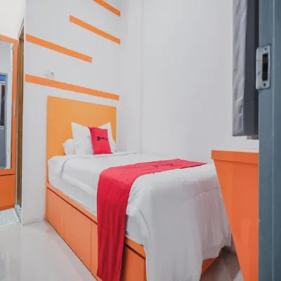 RedDoorz @ Jalan Sukabangun 2 Palembang Hotel a Palembang
