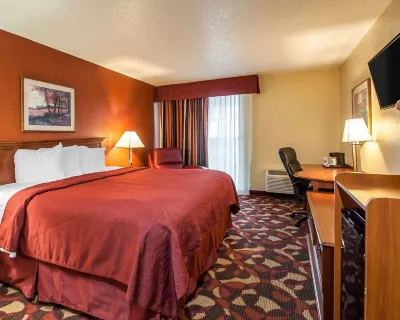 Quality Inn & Suites Kansas City I-435N Near Sports Complex Hotels near Kansas City Zoo & Aquarium