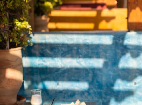 10GR Boutique Hotel & Wine Bar