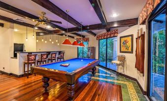 Casa Patron 6 Bdr Private Home with Pool and Game Room
