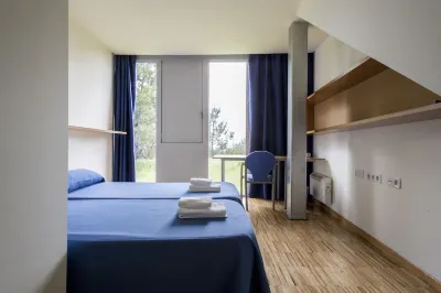 Residencia Universitaria Resa O Castro Hotels near Playa America