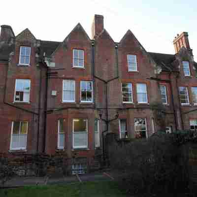 Ebury Hotel Cottages and Apartment's Hotel Exterior