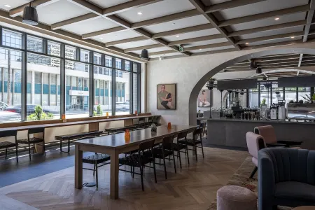 The Westley Calgary Downtown, Tapestry Collection by Hilton Отели рядом с достопримечательностью «Калгари-Тауэр»