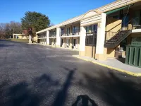 阿什維爾機場温德姆速8酒店