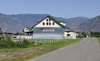 Crowsnest Vineyards Guesthouse