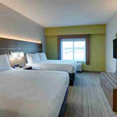 Holiday Inn Express & Suites Nashville-Opryland Rooms