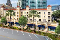 Hampton Inn & Suites St. Petersburg/Downtown فنادق في سانت بطرسبرغ