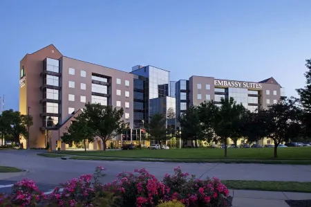 Embassy Suites by Hilton St. Louis Airport