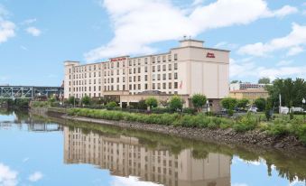 Hampton Inn & Suites Newark-Harrison-Riverwalk