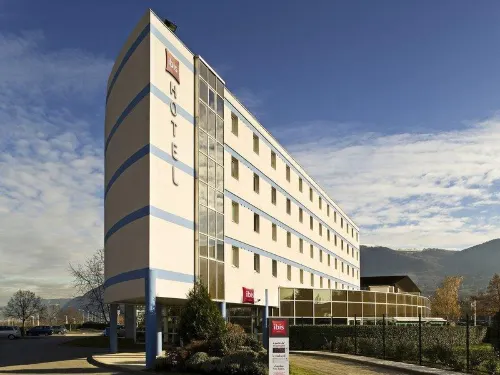 Hôtel ibis Archamps Porte de Genève Hôtels à : Saint-Julien-en-Genevois