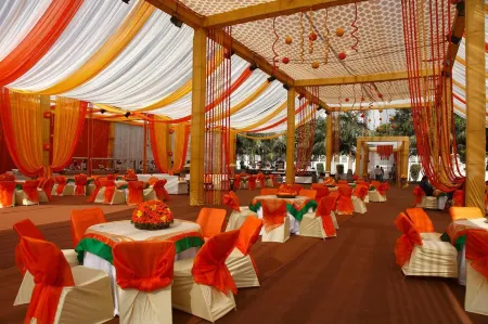 MK Hotel Отели рядом с Аэропорт Гуру Рам Дас