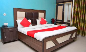 Hotel Mayank Plaza-Near IGI Airport Terminal-3