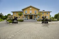 Lumber & Karle Hotels near Skara Sommarland