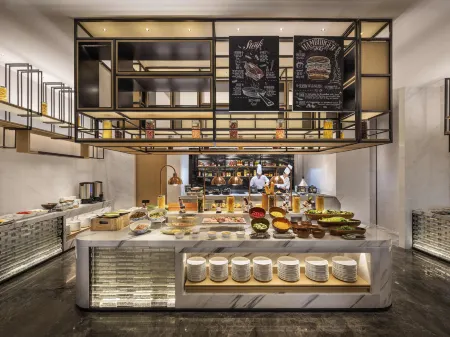 Novotel Shanghai Caohejing Отели рядом с достопримечательностью «Shanghai Harbor Longwu Harbor Company Wharf»