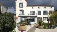 La Maison de Vénus Hotels in Saint-Aubin-la-Plaine