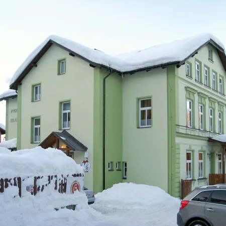 Base Camp 3 Отели в г. Яблонец-над-Нисоу