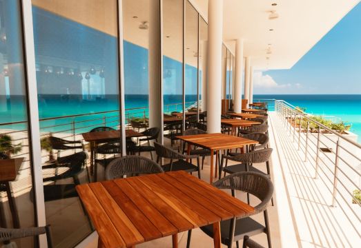 엠포리오 칸쿤 옵셔널