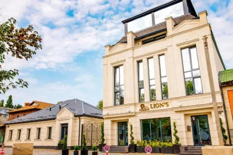 Lion's Hotel